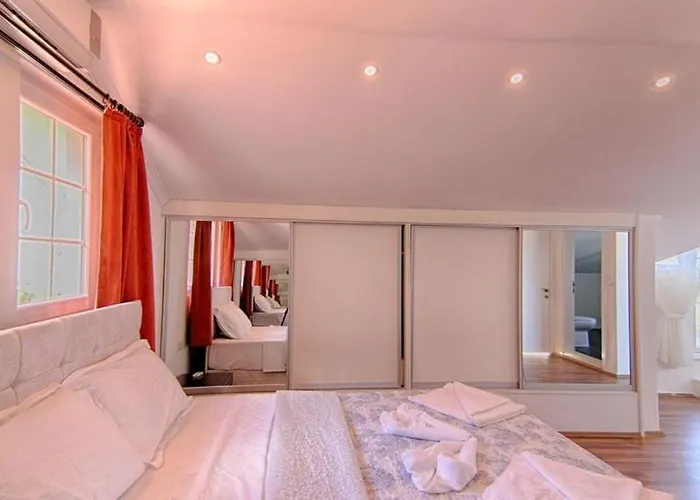 Villa Detached With Private Pool In Oeluedeniz, *