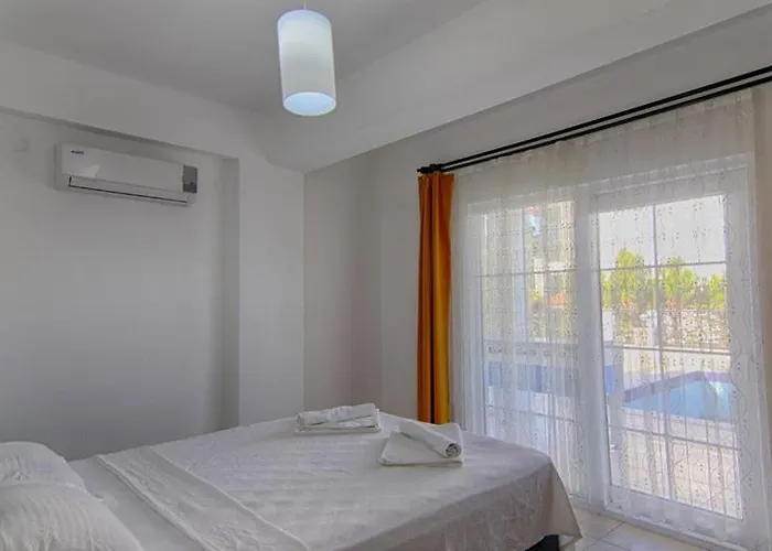 Villa Detached With Private Pool In Oeluedeniz, *