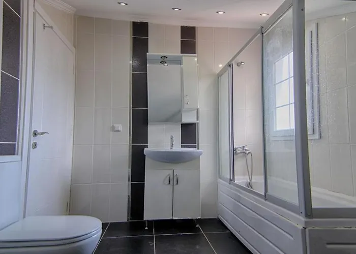 Detached With Private Pool In Oeluedeniz, Villa *