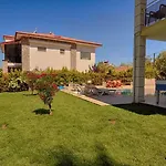 Detached With Private Pool In Oeluedeniz,