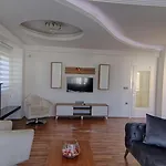 Detached With Private Pool In Oeluedeniz, Vila