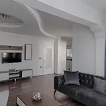 Detached With Private Pool In Oeluedeniz, Vila *