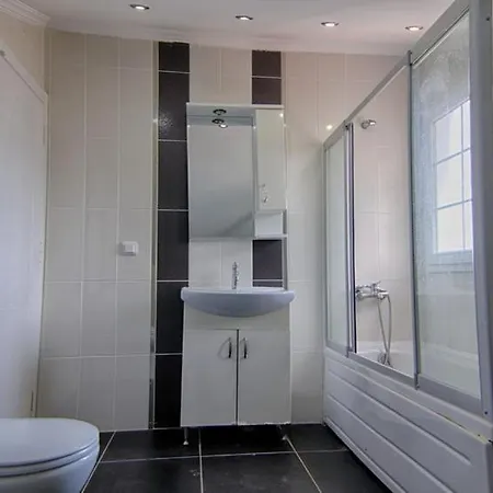 Detached With Private Pool In Oeluedeniz, Villa *