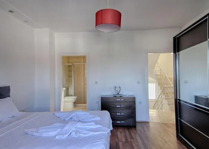 Detached With Private Pool In Oeluedeniz, Вилла *