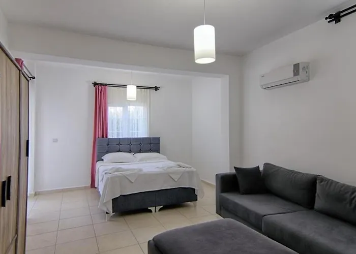 Detached With Private Pool In Oeluedeniz, Vila *