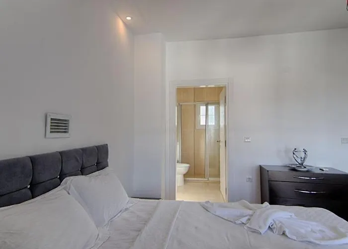 Вилла Detached With Private Pool In Oeluedeniz, *