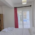 Detached With Private Pool In Oeluedeniz, 费特希耶